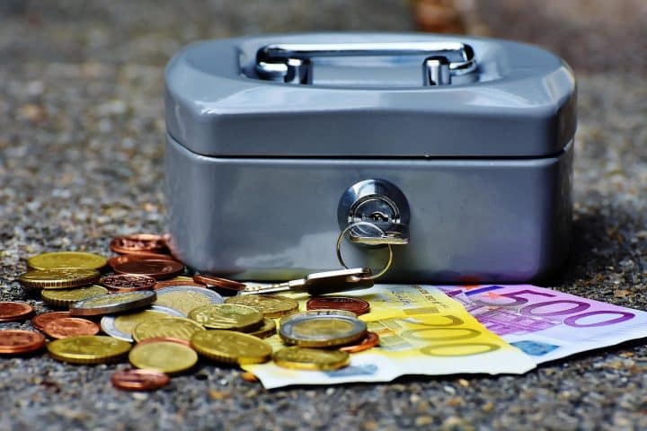 découvrez notre emergency box : la solution idéale pour faire face à toutes les situations d'urgence. pratique, complète et facile à utiliser, elle contient tout le nécessaire pour assurer votre sécurité et celle de vos proches.