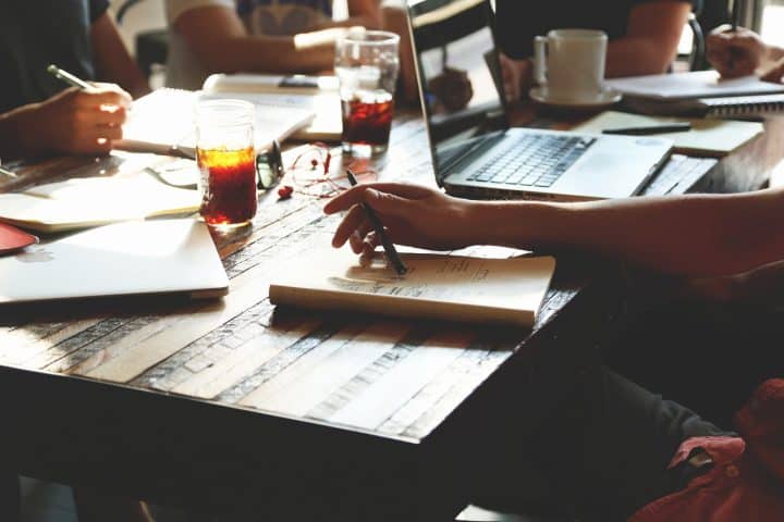 découvrez comment les family offices peuvent augmenter la visibilité des startups grâce à des stratégies d'investissement et de mentorat ciblées.