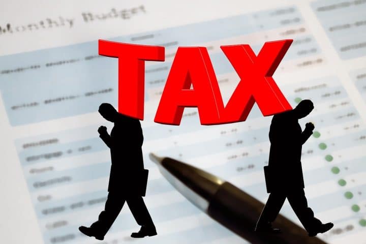 tout savoir sur la housing tax : définition, calcul, exonération, démarches et dates clés. guide complet pour comprendre et gérer votre taxe d'habitation en france.