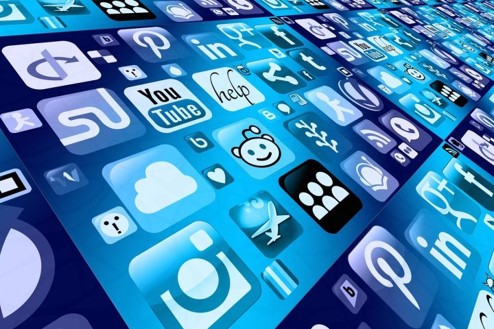découvrez l'art du networking : apprenez à établir des connexions professionnelles durables, à développer votre réseau et à optimiser vos opportunités de carrière grâce à des stratégies efficaces et des conseils pratiques.