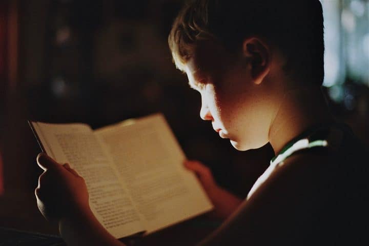 découvrez notre playlist d'étude, soigneusement sélectionnée pour stimuler votre concentration et favoriser votre productivité. idéale pour accompagner vos sessions de révision ou de travail, elle mélange musique apaisante et rythmes encourageants pour vous aider à rester motivé.